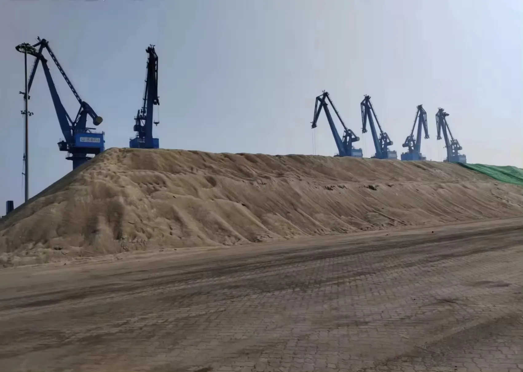 Factory Supply Ladle Furnace Slag Granulated Blast Furnace Slag From China GBFS