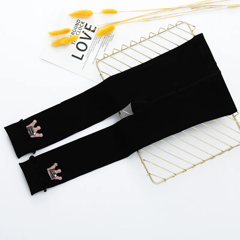 
Selected knitted fabrics can be worn in spring and autumn for girls aged 3-10 