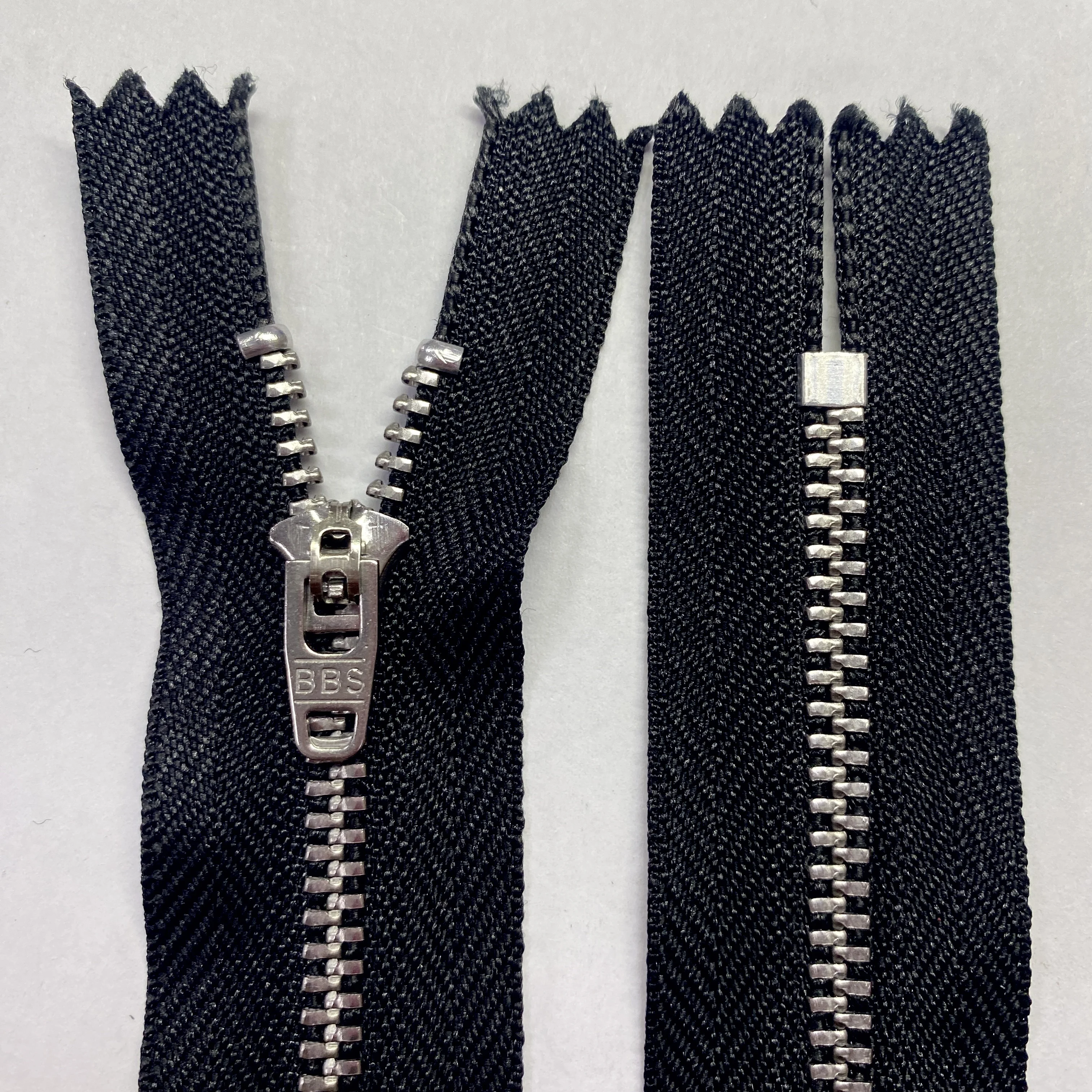 3# 4# Ss Zip Semi Auto Lock Jeans Zippers Antique Silver Zipper Close End with Yg Slider Metal for Pants Clothes Stainless Steel