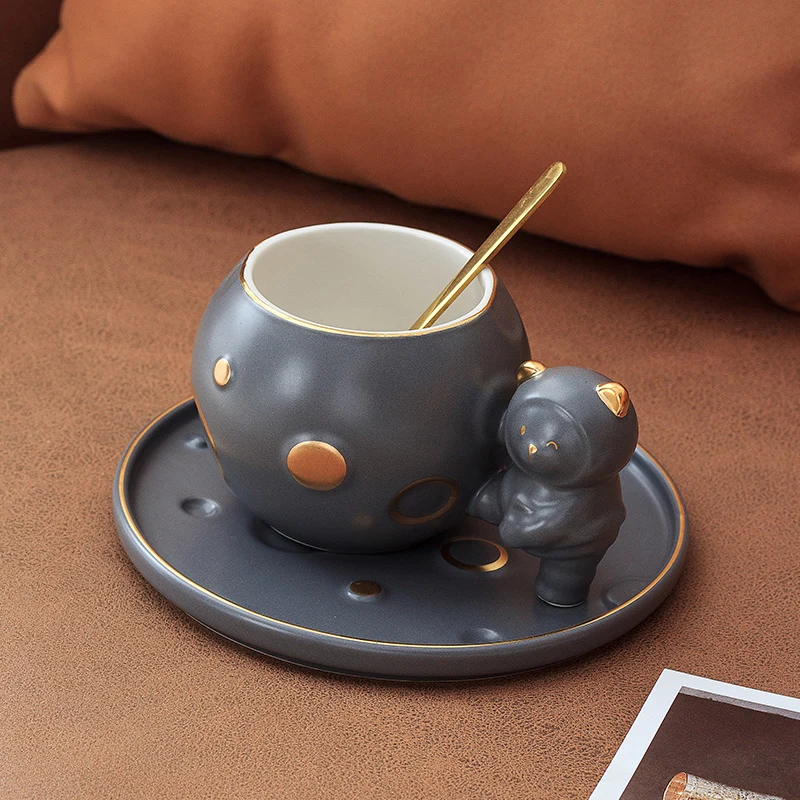 Flypeak new nordic ceramic mug coffee cup and saucer sets cute Cartoon Space bear mug cute ceramic cup with lid