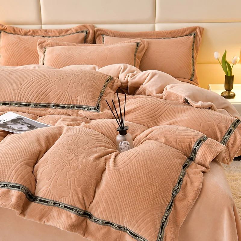 Wholesale organic 100 % flannel bedding luxury hotel velvet bed sheet milk velvet carved embossed four-piece set