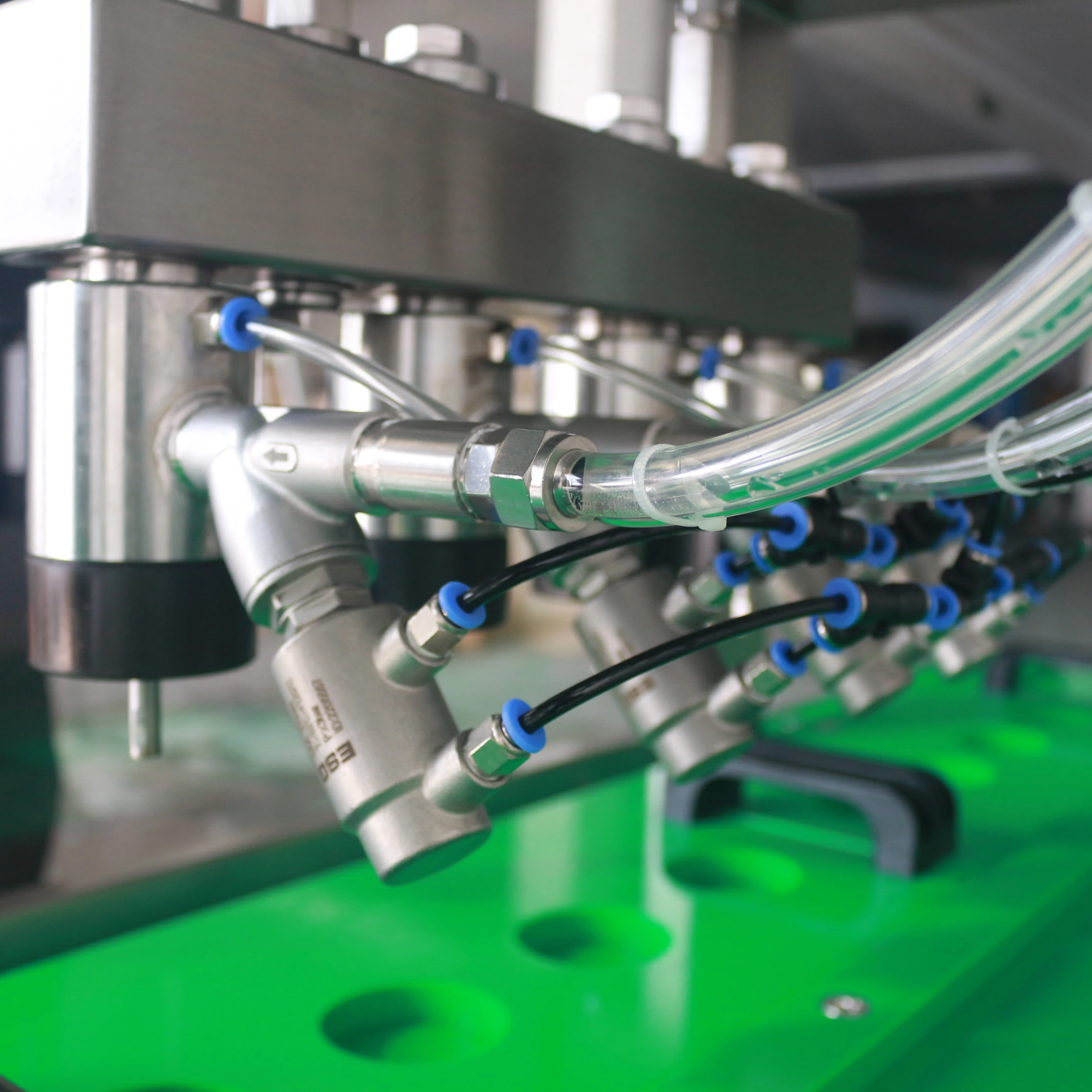 Manual 4 heads  Beer bottle filling and capping machine