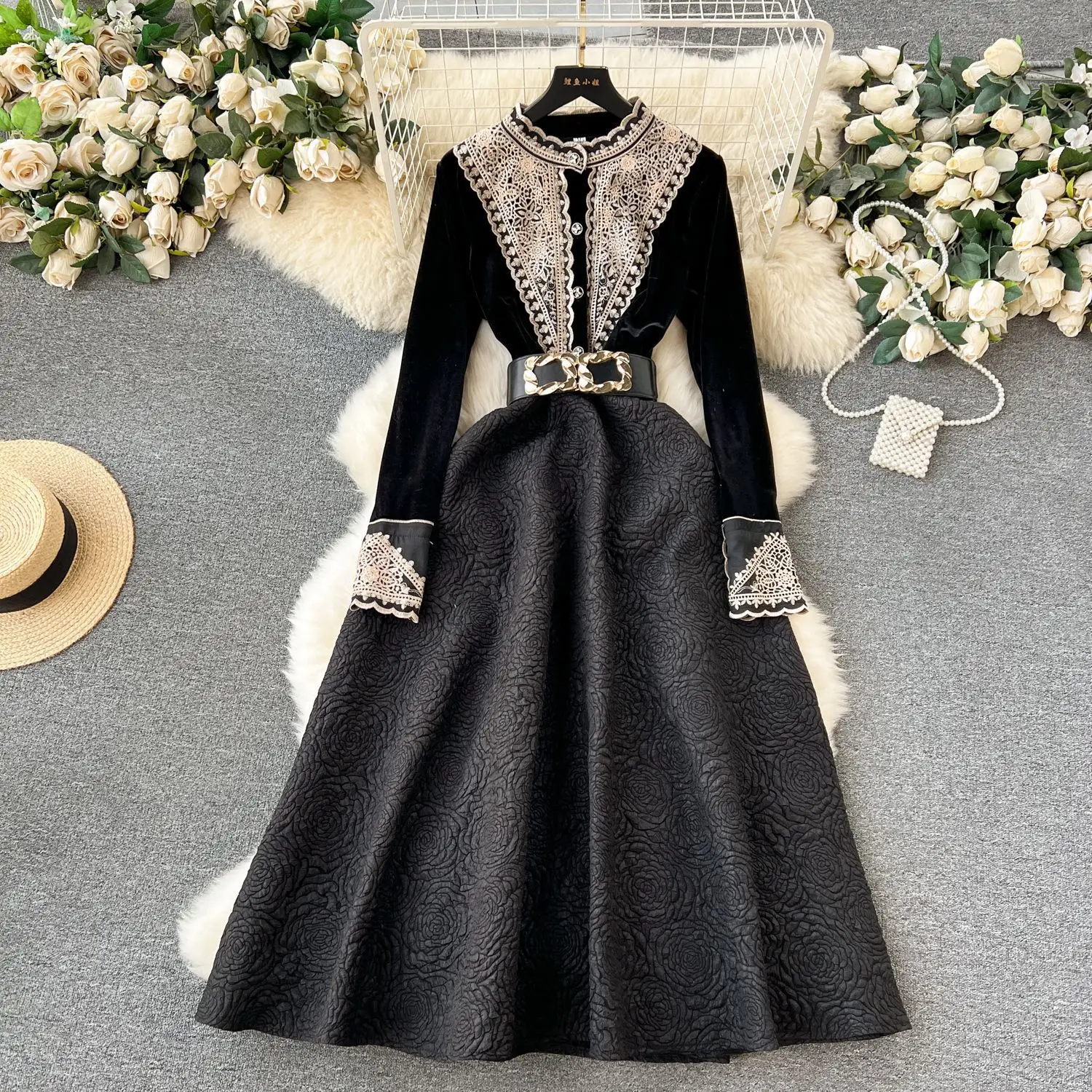 Vintage Court Style court dress Heavy Embroidery Velvet Long Sleeve Designer lace evening dress with Heavy duty process