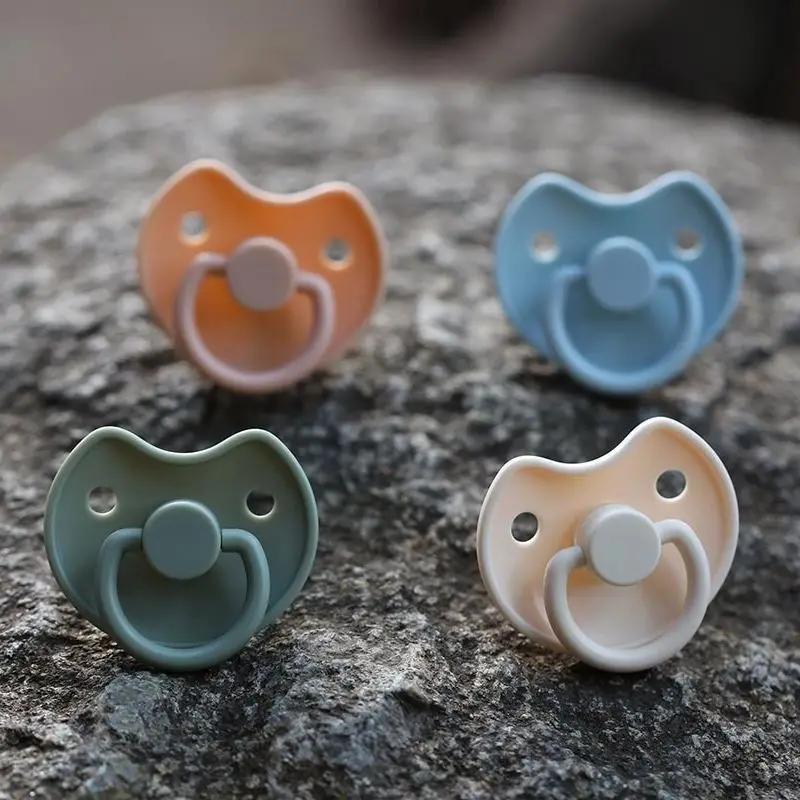 European Standard BPA-Free Plastic Baby Pacifier for 0-18 Months Ensuring Food Safety during Feeding
