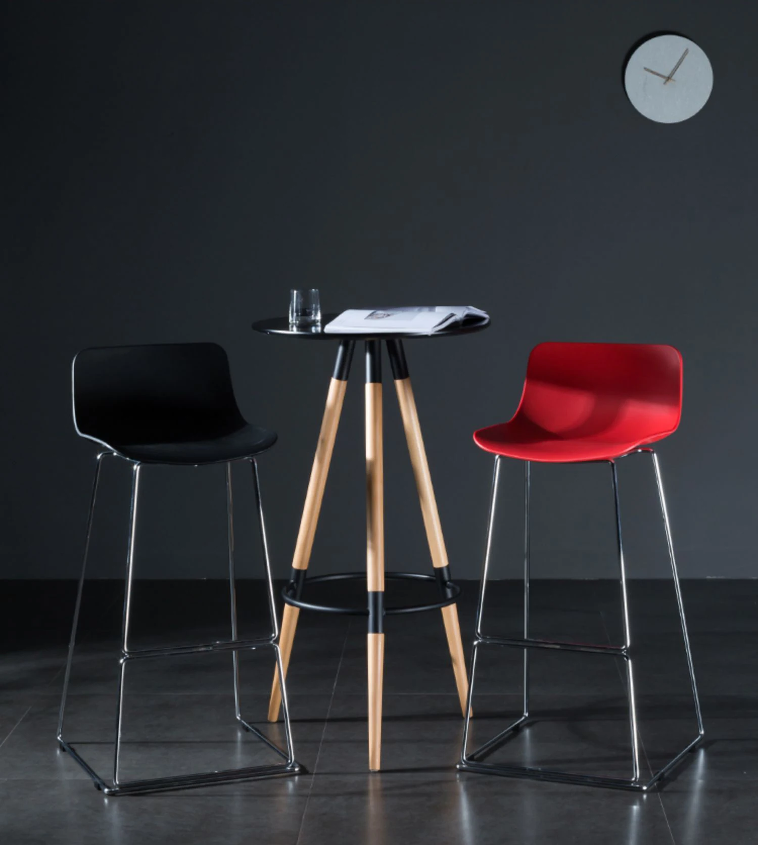 Fashion Plastic Cafe Furniture Metal bar table and chair set