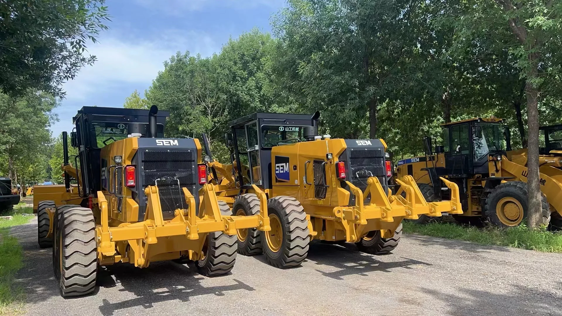 Hot Sale Road Grader SEM922F 220HP Small Motor Grader in Russia