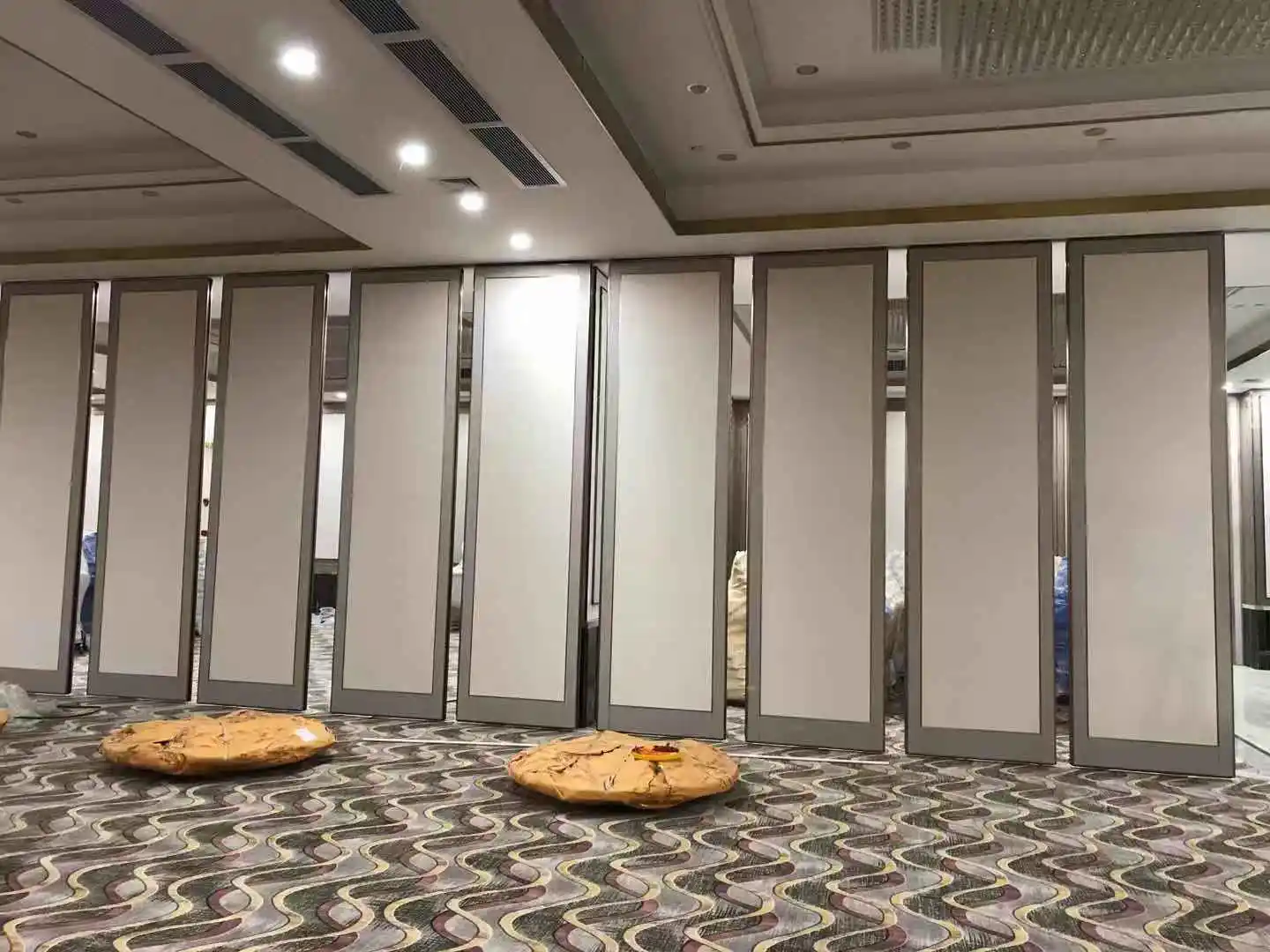 High Quality Cheap New Design  Movable  Partition Wall Panel Wooden Sliding Operable Office Partition Wall