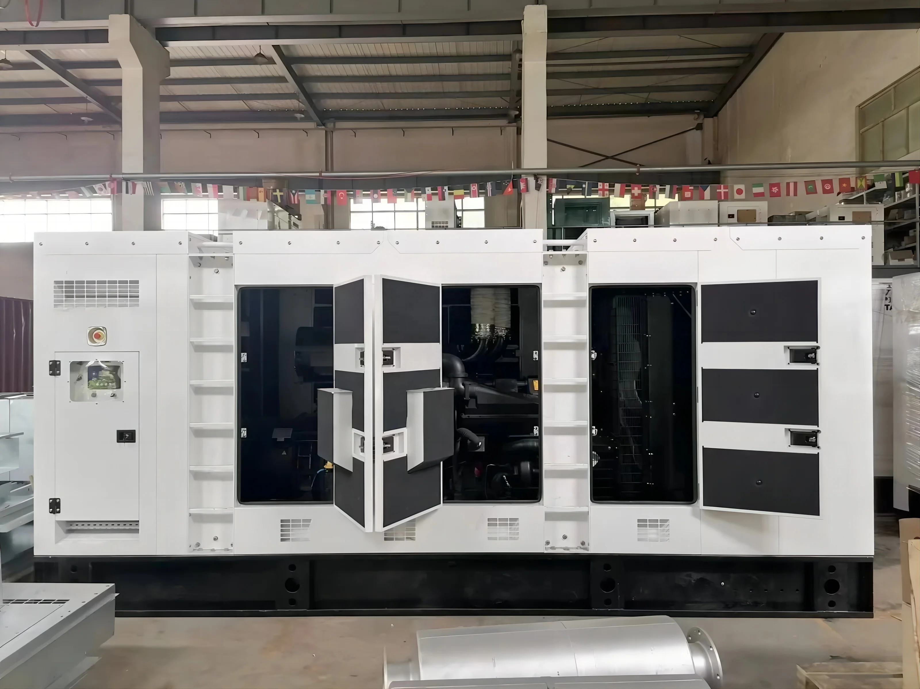 Powered by Cummins engine KTA38-G2 silent type 600kw 750kva diesel generator set