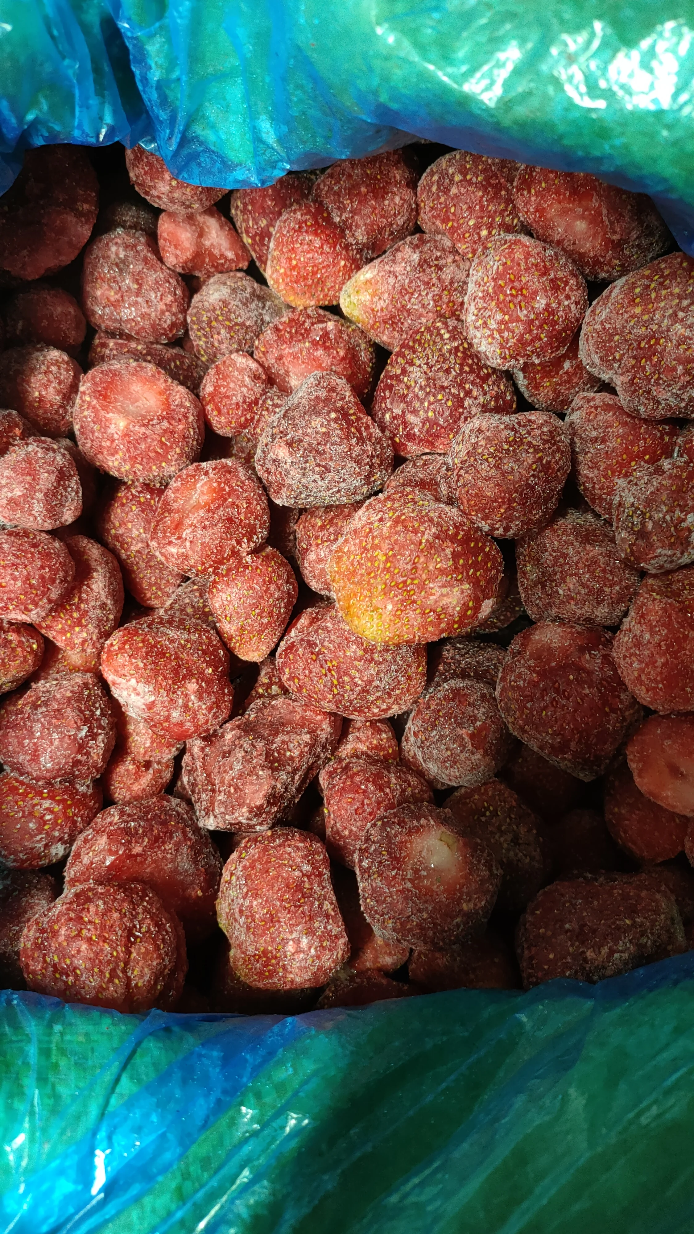 100% purity At Good Prices Desserts Ready  Great Frozen Strawberries  For Export In Quantity Quantities