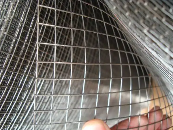 Welded Wire Mesh Fence Iron Fence Animal and Animal Fence/Flower & Wood Fence/Poultry Cage Fence