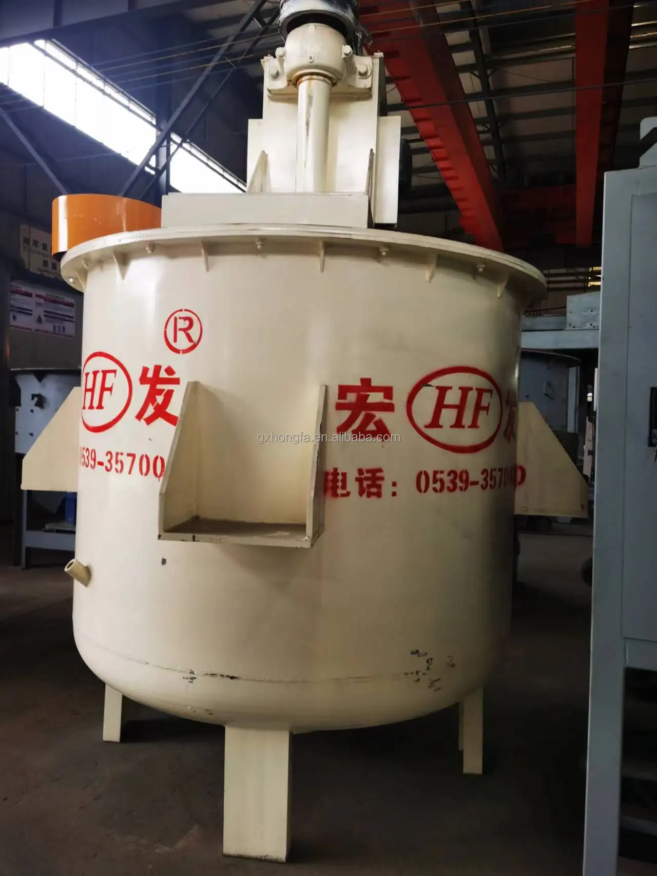 pouring mixer.jpg