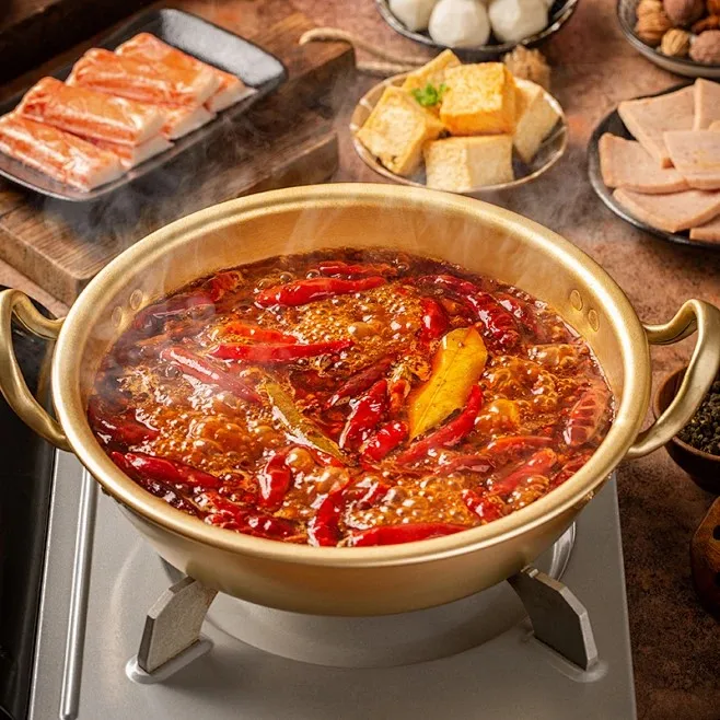 Wholesale 500g Chinese Food Hot Pot Seasonings Spicy Soup Base with Red Oil Flavor Primarily Made from Chili Packaged in Boxes