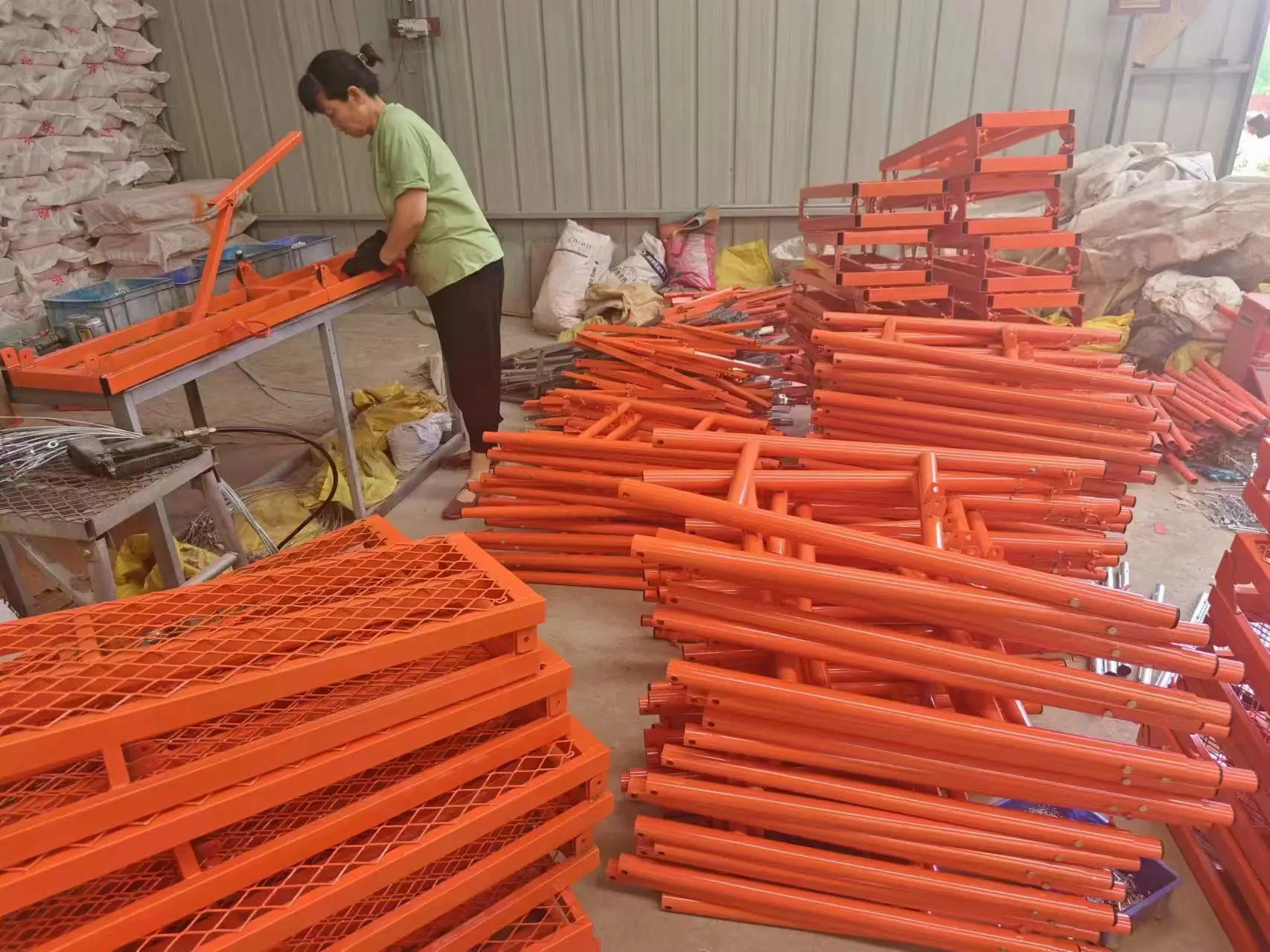 Customized Portable Small Platform Step Stool Ladders Folding Scaffold  Mobile Folding Ladder Safety Legs Work Platform