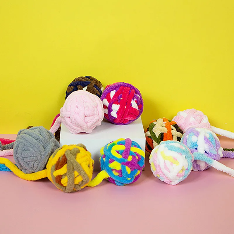 2022 Hot sale Multiple colors fluffy pet knitting wool ball with bell ball