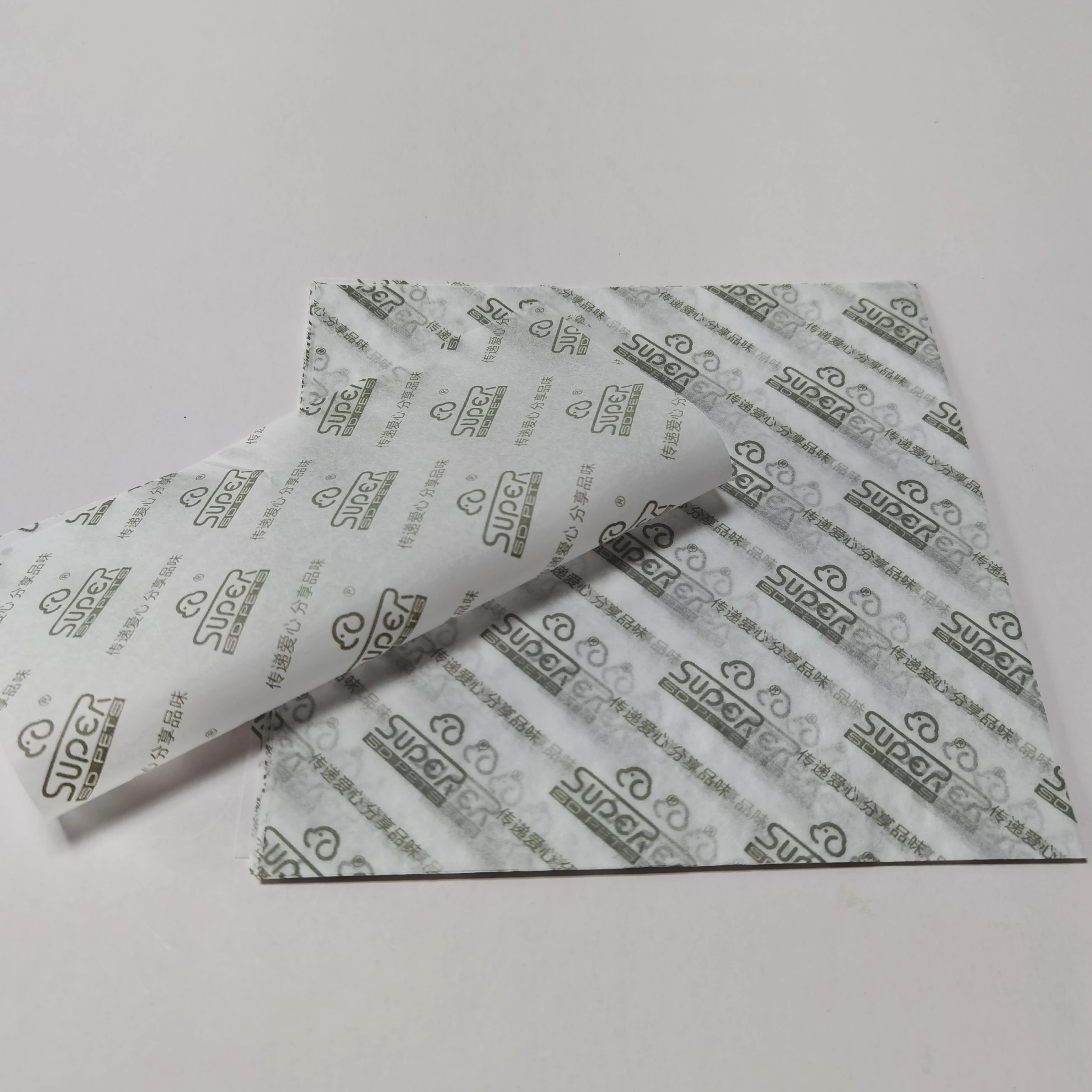 
 25 г/м2, 28 г/м2, китайская фабрика, производитель Дунгуань, цветной узор, крафт-бумага для упаковки подарков  