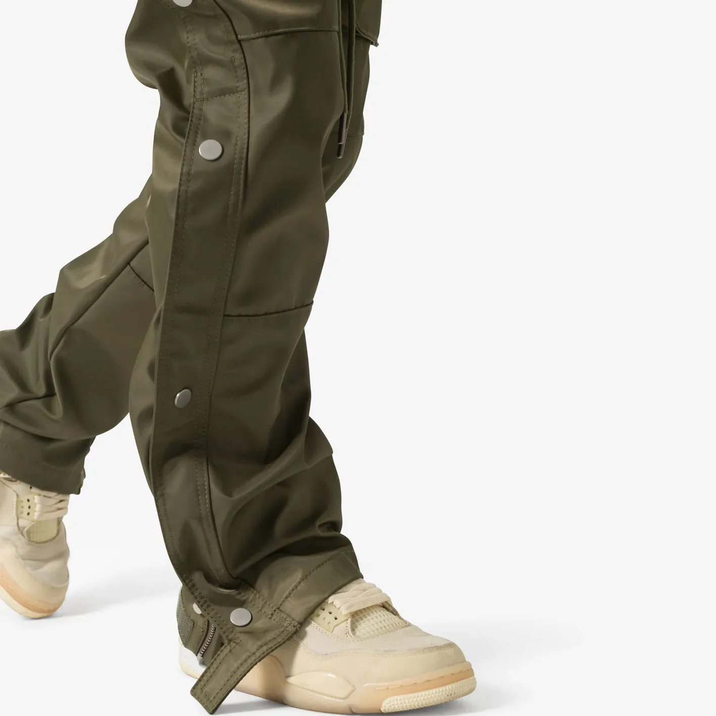 Factory Price Oversized Customized Baggy Fit Drawstring Side Snap Front  Cargo Pockets Nylon Stacked Men Parachute Pants