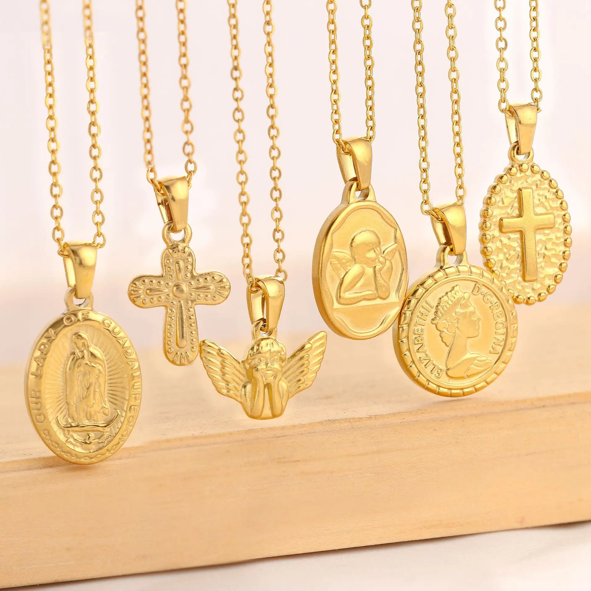 DAIHE Religious Saint Michael Pendant 18k Gold Plated Stainless Steel Virgin Mary Medal Pendant Vintage Guadalupe Necklace