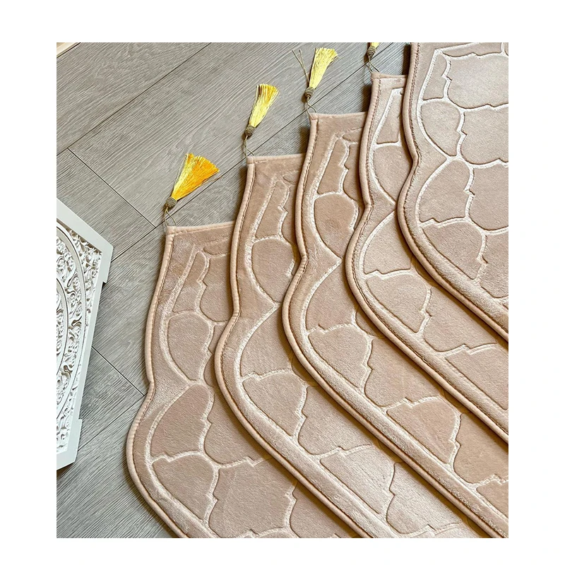 2023 Wholesale  New Extra-thick Muslim Flannel Tassel Carpet Portable Non-slip Mat Thick Embossed Prayer Mat Carpet Rug