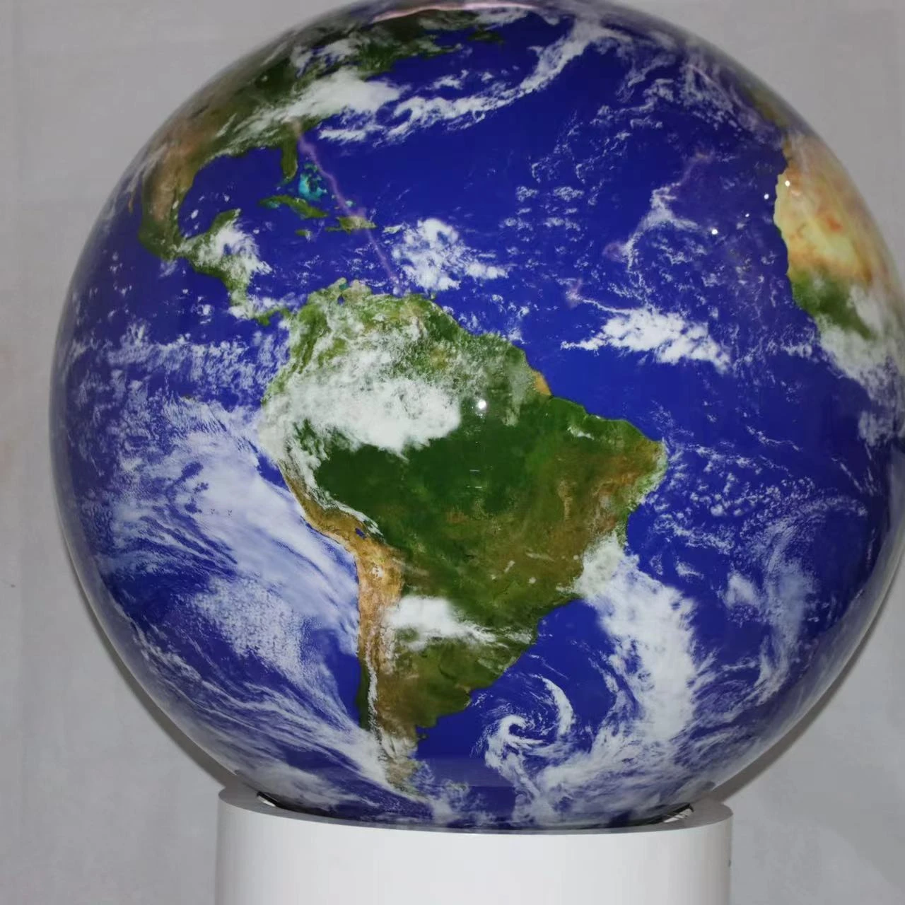 2022 Hot new wood plastic seamless globe for children and adults toys, crystal type various super large outdoor globe,