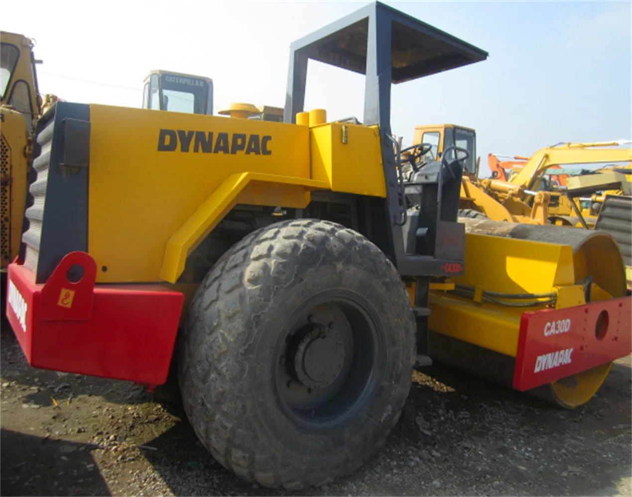  Подержанный дорожный каток Dynapac CA30D 15 тонн уплотнитель
