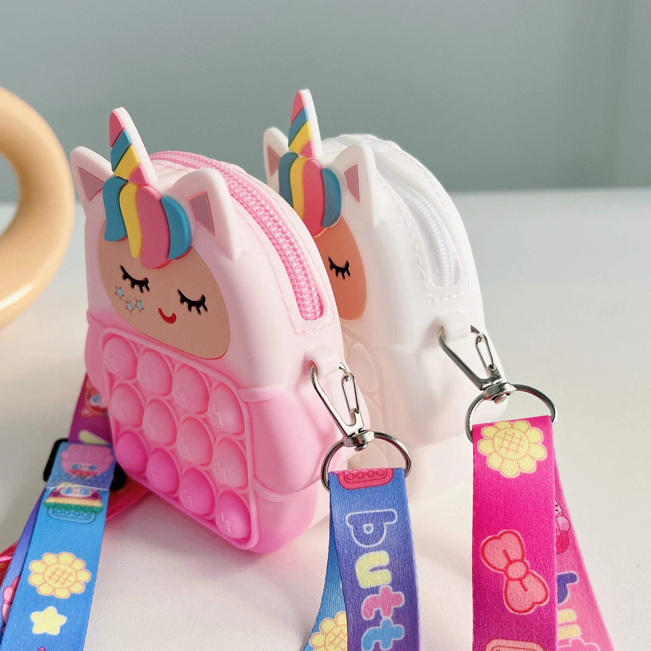 Hot Sale Silicone Toy Cute Shoulder Bag Crossbody Coin Purse Handbags For Kids closed eyes