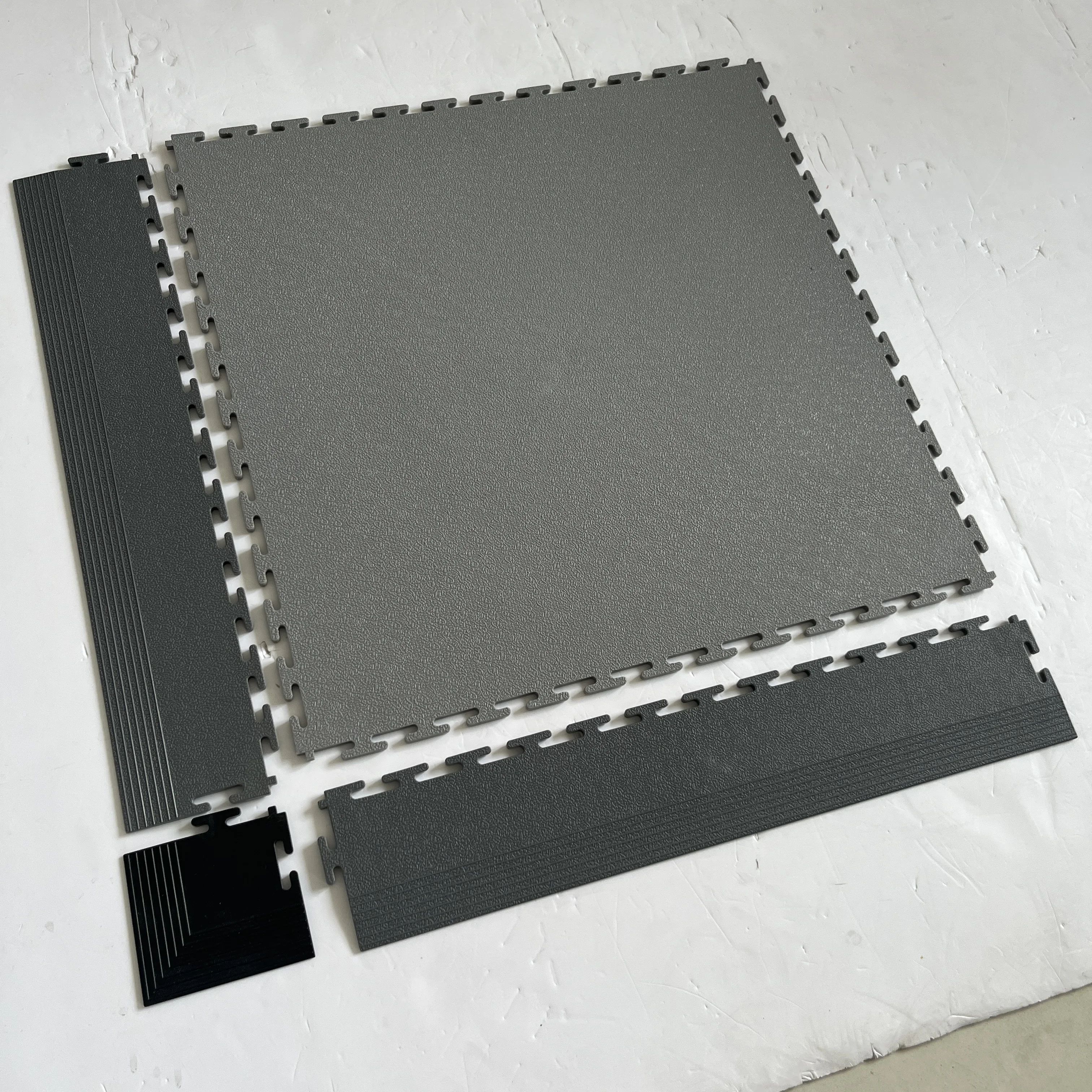 Factory sales garage floor tiles,Interlocking PVC garage floor . Vinyl Flooring , tent garage floor mats