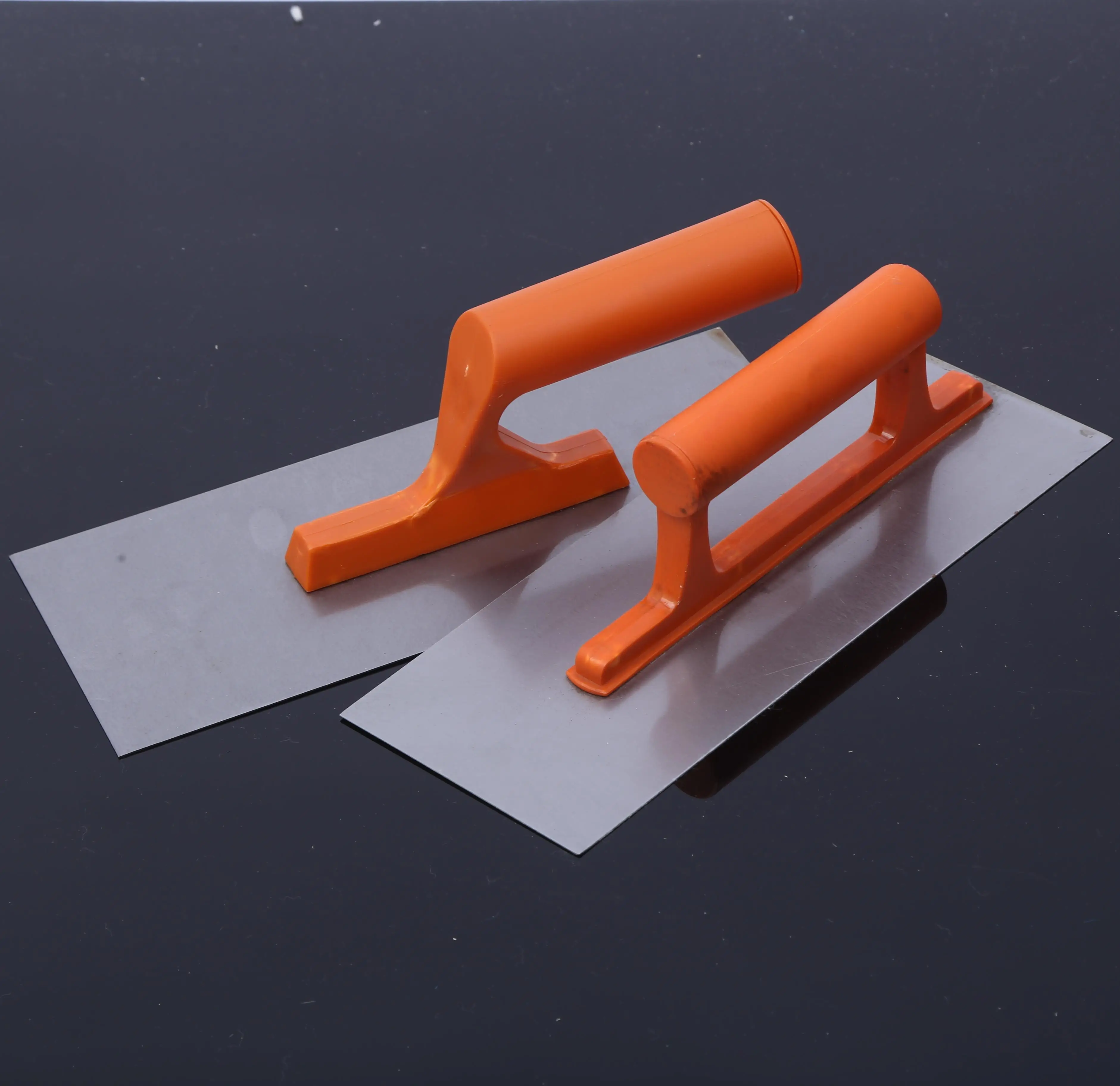 Стальной штукатурной шпатель с длинной деревянной