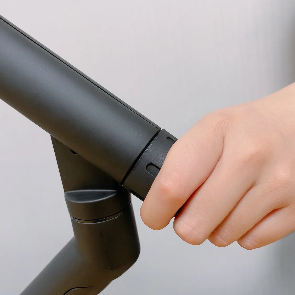 High Quality Single Arm Monitor Screen Spring Adjustment Force Value Aluminum Monitor Arm