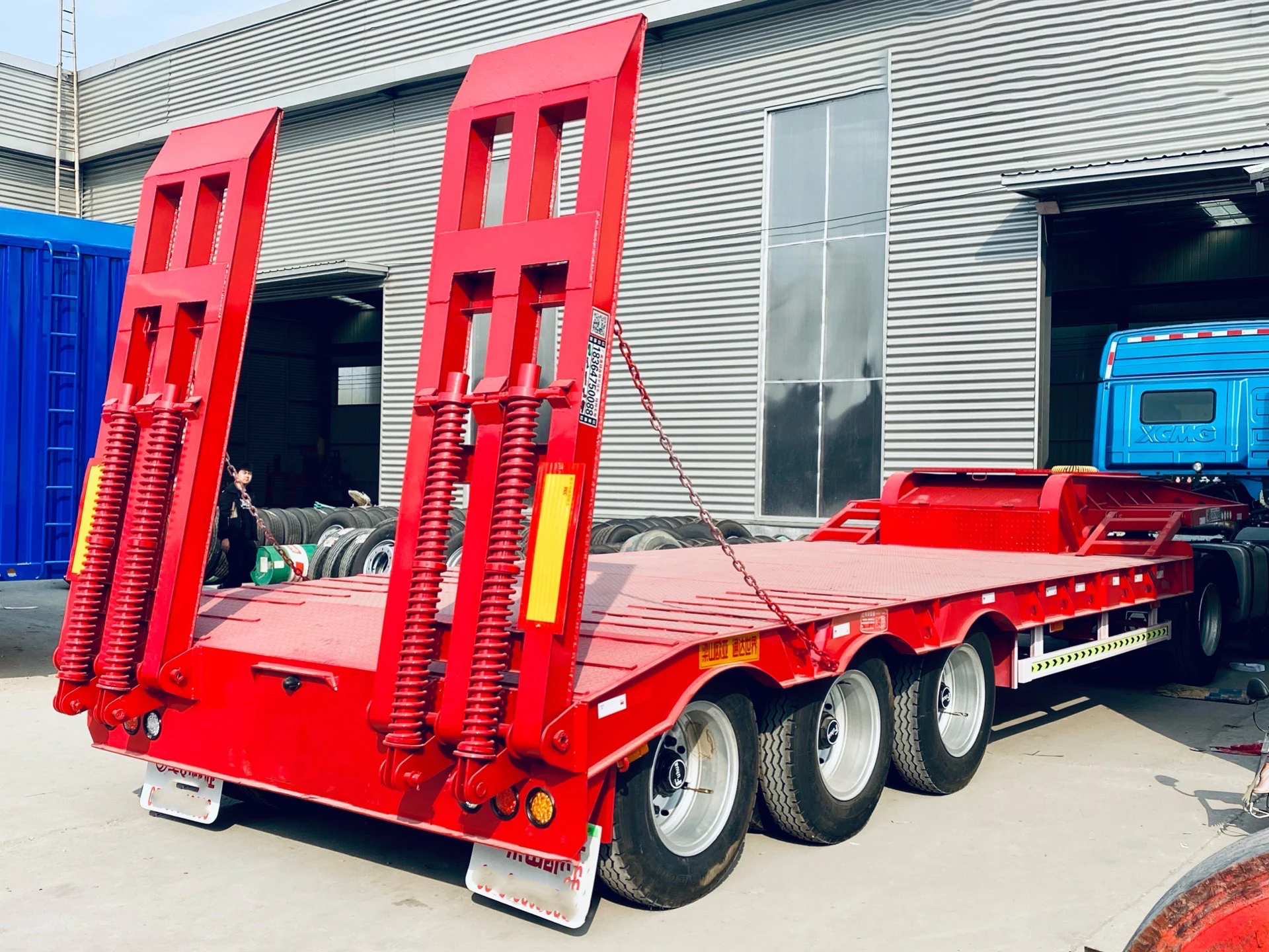 Front load low bed semi-trailer 80 ton detachable gooseneck lowbed lowboy trailer