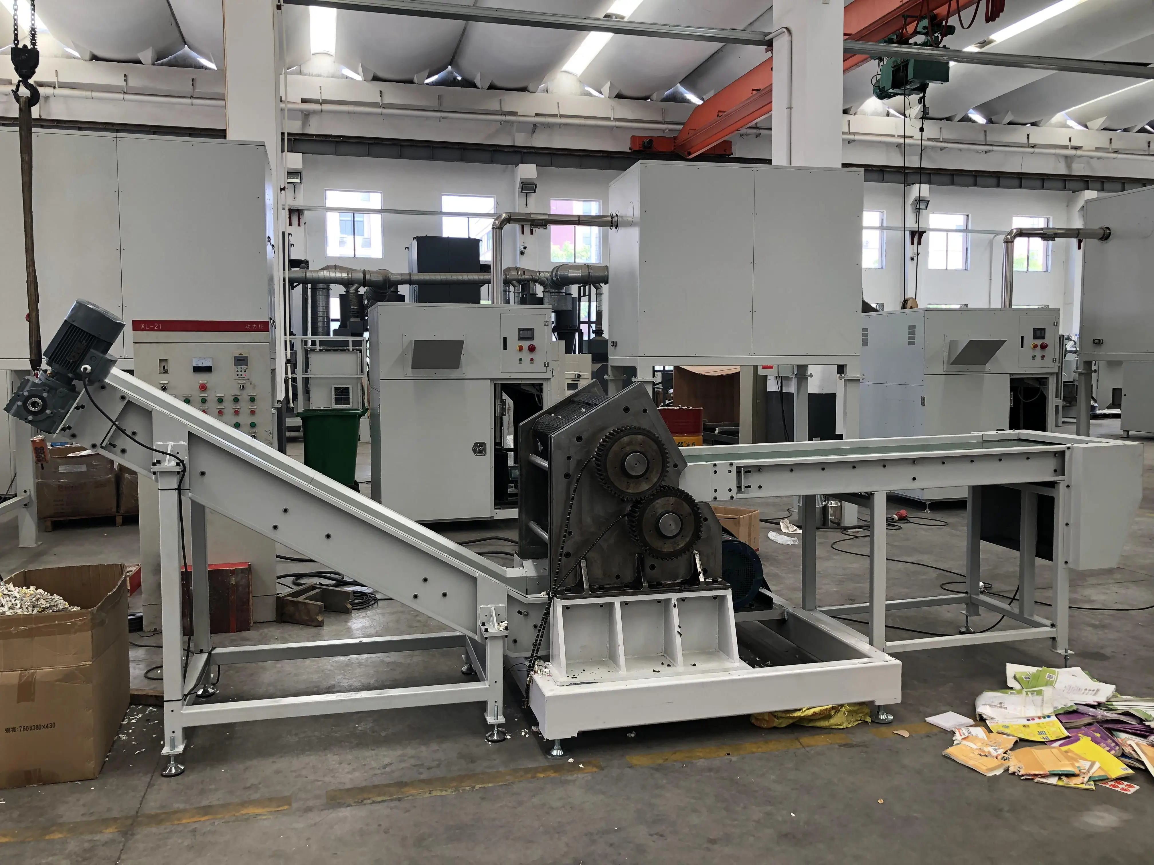 Industrial Two Shaft Paper Document Books Shredder with Conveyor