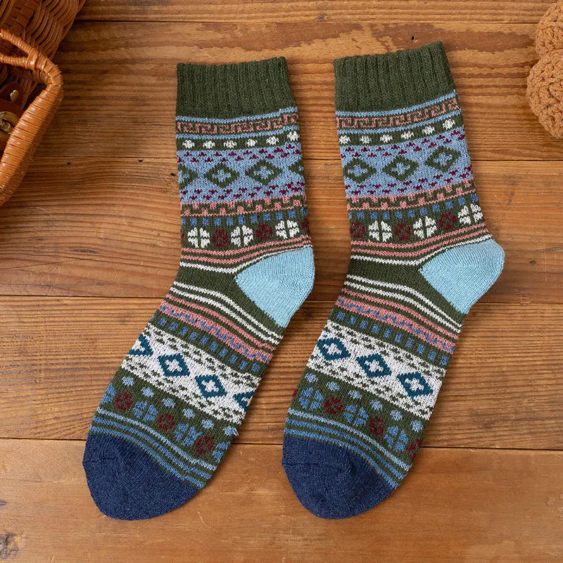Wholesales New Man Women Thick Winter Warm Socks Retro Style Dot Wave Pattern Couple Models socks