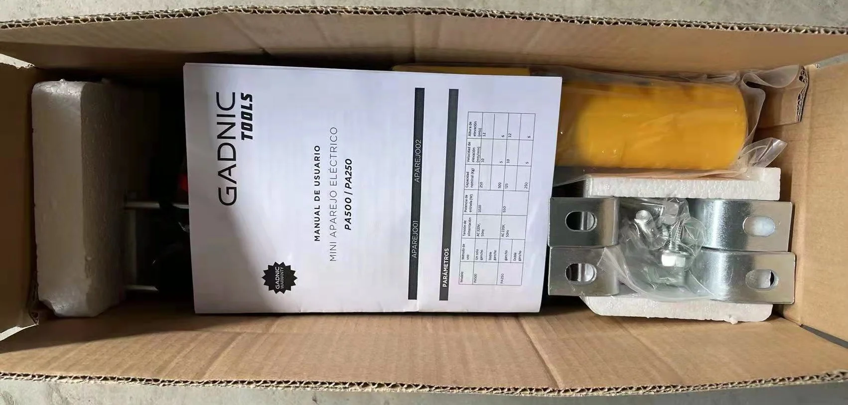 Electric micro wire rope hoist winch 220v 110v mini small crane hoist lifting machine for home use