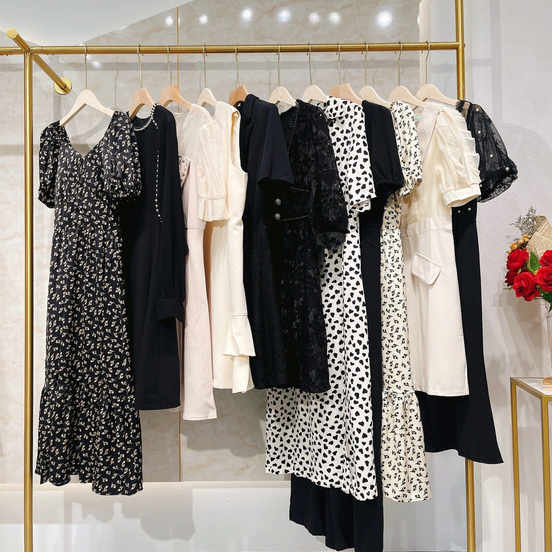 Женская одежда в европейском и американском стиле, новинка 2022, модное сексуальное цельное женское платье с вырезами, оптовая продажа