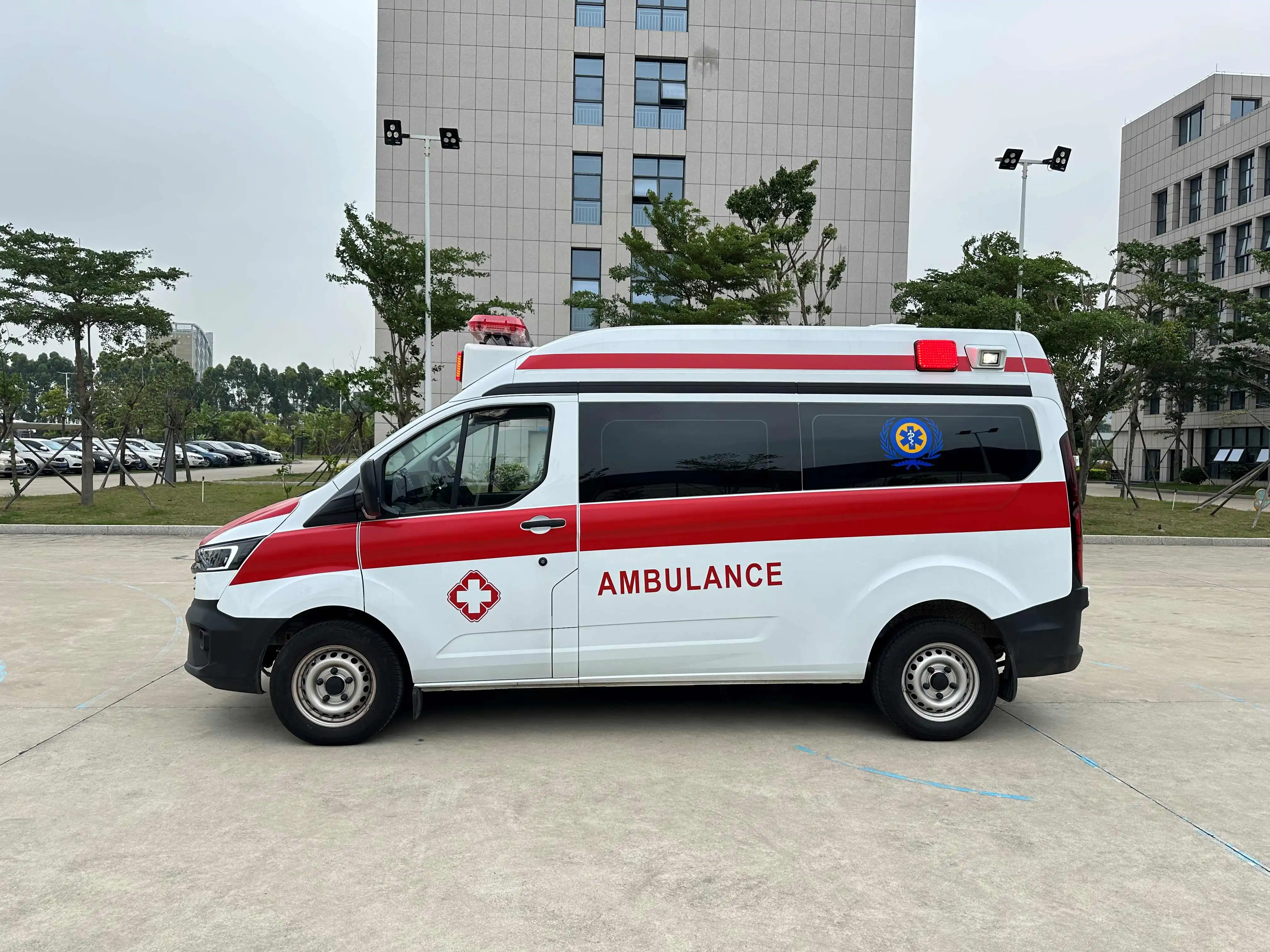 Advanced Transport Transit V362 Monitoring ICU Medical Ambulance Vehicle Hospital Rescue Ambulance Car for Sale