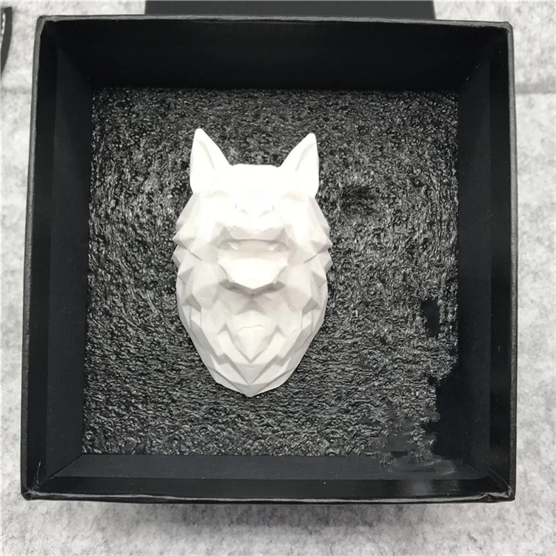 Scented White Ceramic Wolf Shaped Car Vent Clip Decoration Aroma Essential Oil Diffuser Stone Air Freshener