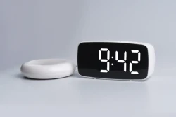 FENGFUN LED Alarm Clock with Shaker,Vibrating for Heavy Sleepers, Deaf and Hard of Hearing table digital clock