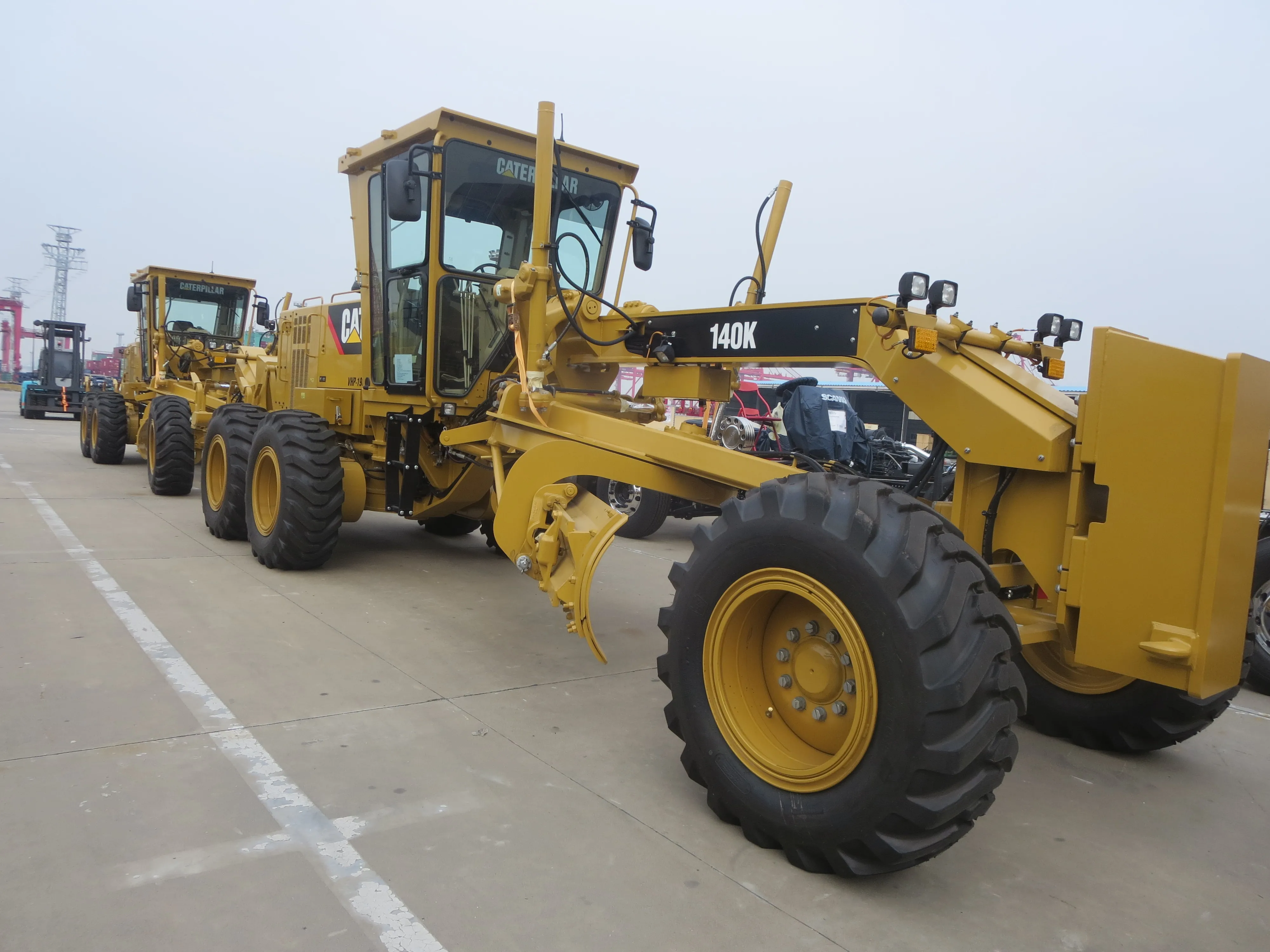Brand new USA made original Caterpillar 140k motor grader, road construction tractor with blade and fork 140K new