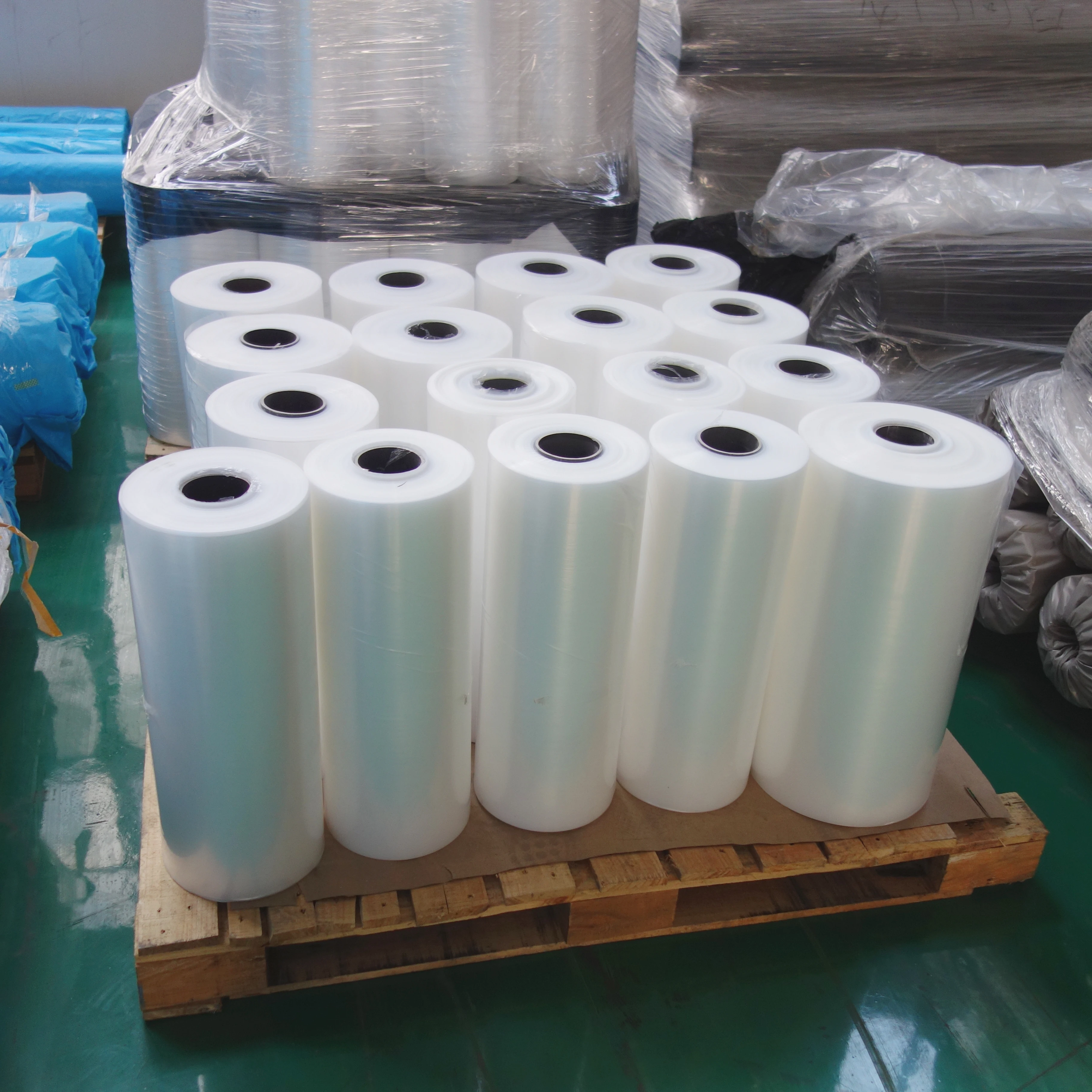 
China factory supplier Best price polyethylene Heat shrinkable film ldpe shrink film for water bottle packing 