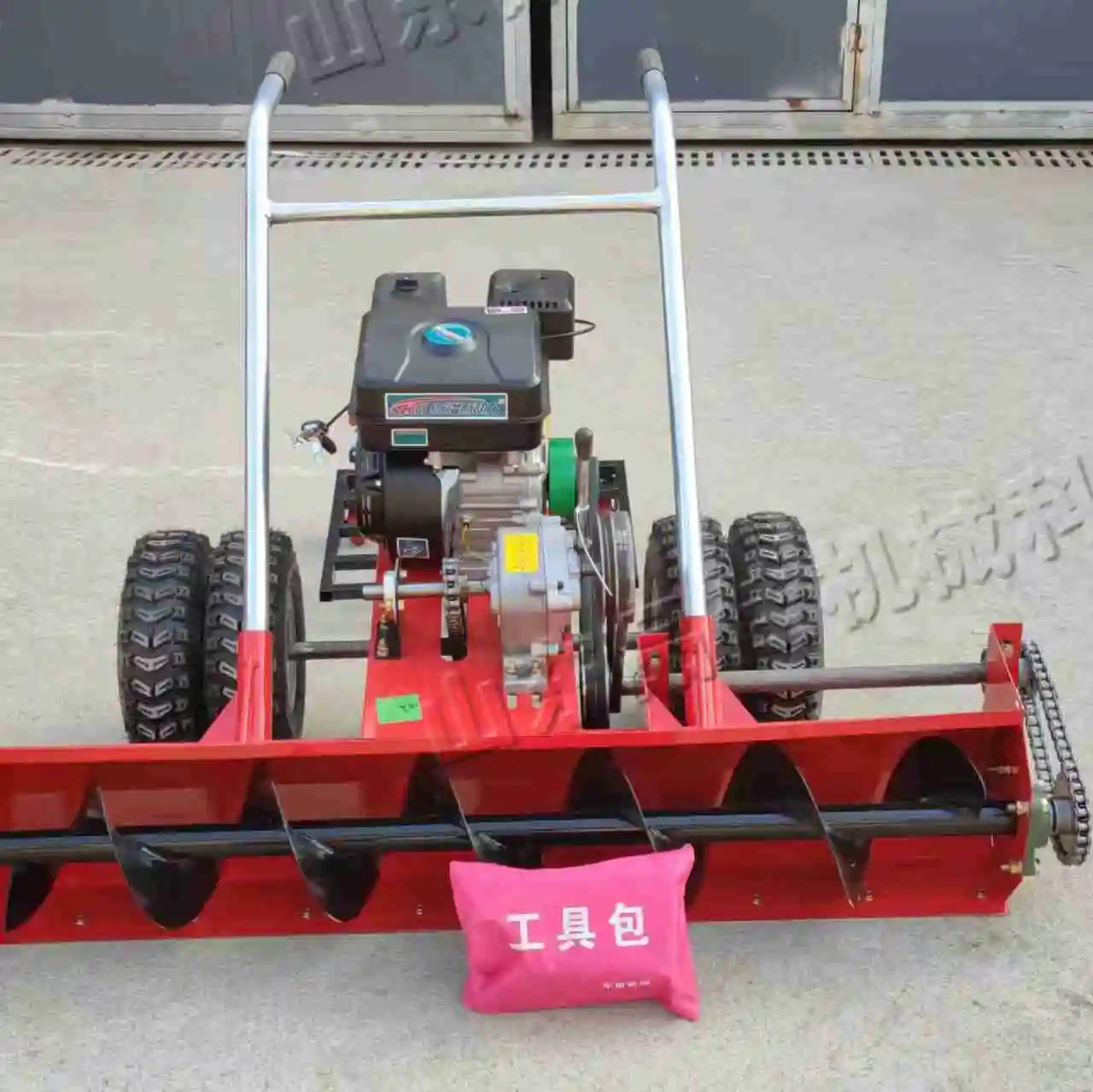 Small gasoline snowplow 1.3m winter city road snow pusher hand push square park snow removal machine