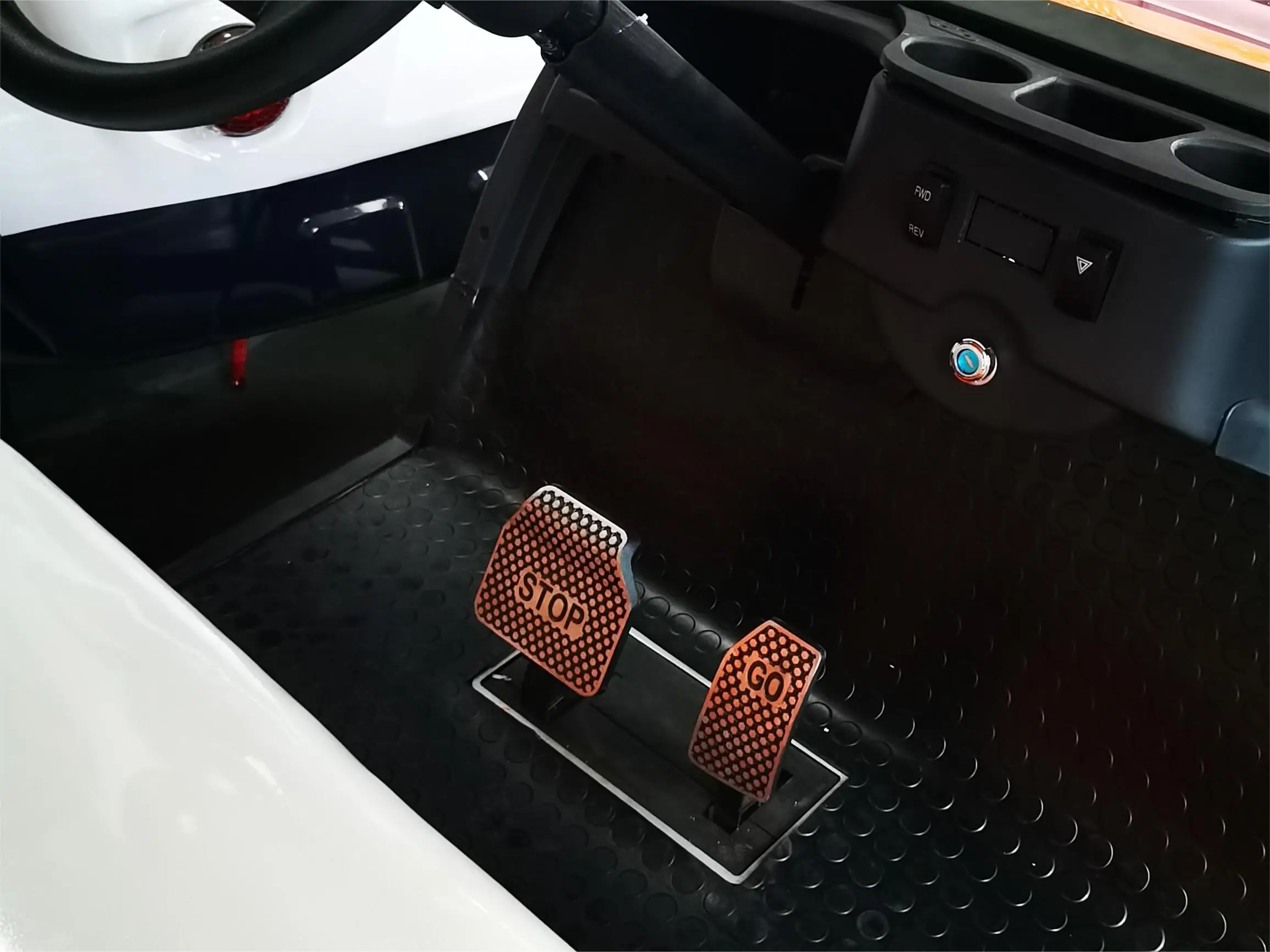 2023 New Design 4 Seater Lead Acid Battery Electric Golf Cart (2+2)