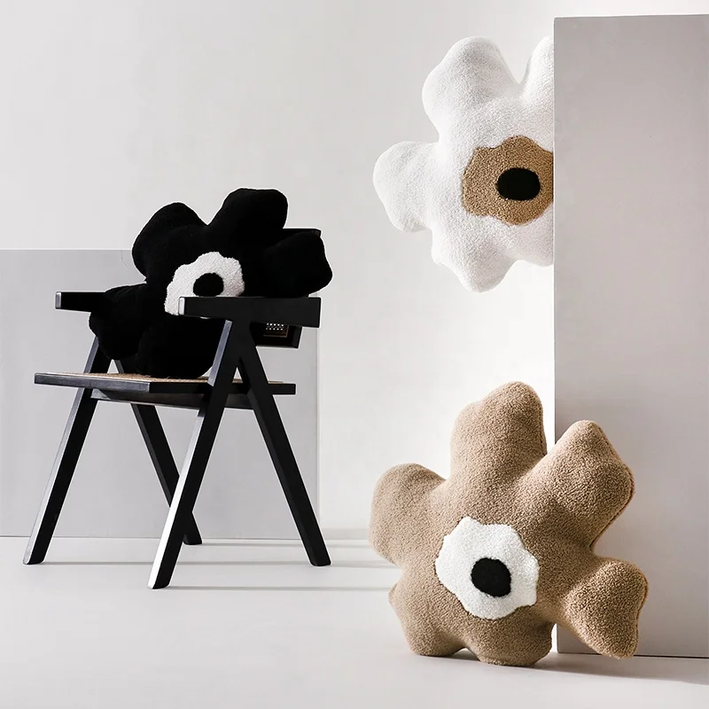 2022 New Arrivals In Stock Modern Style Designer Super Soft Irregular Ins Kids Room Sofa Decor Decorative Pillows & Cushions