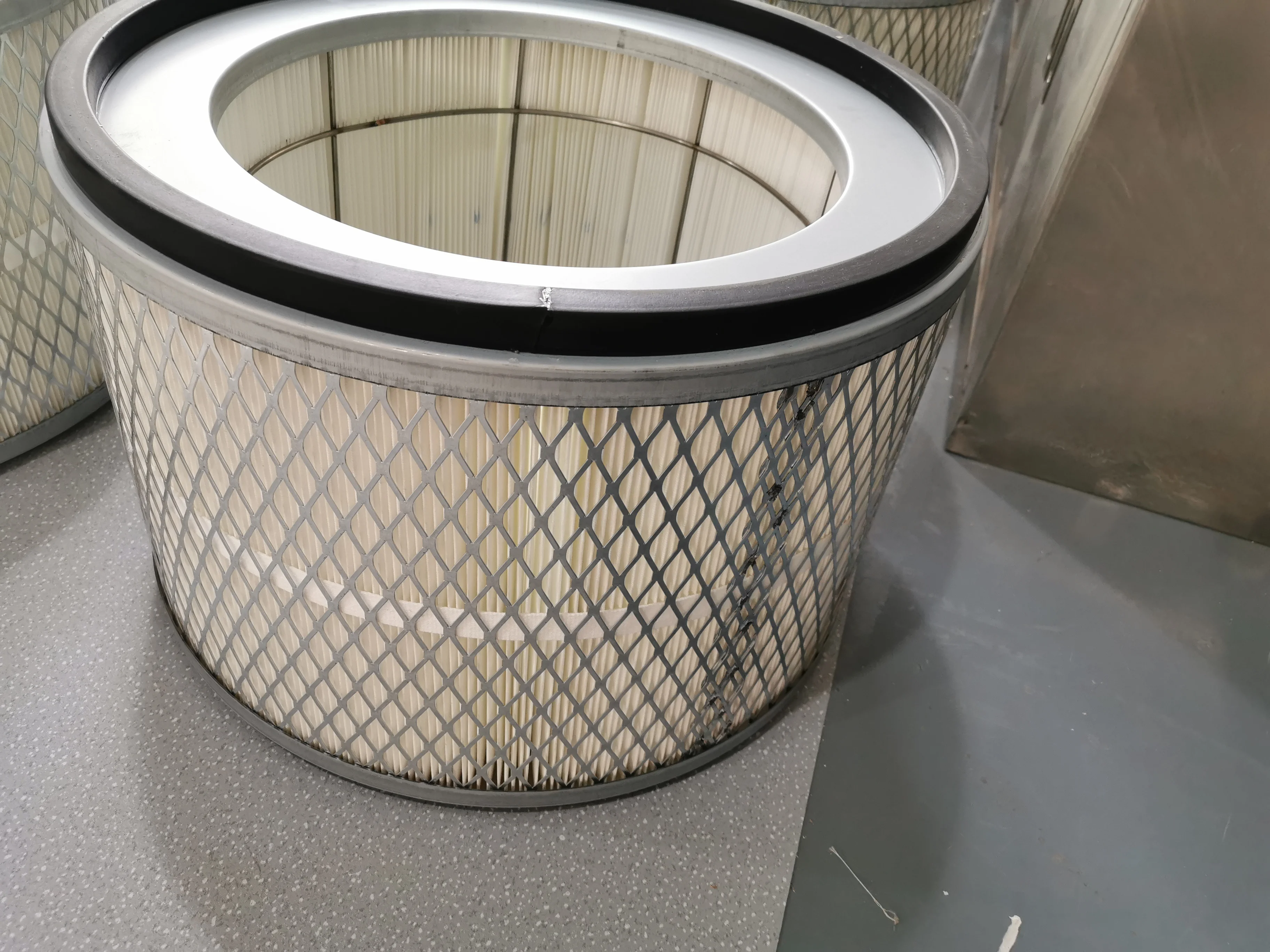 OEM of expanded metal mesh for air filter cartridge and Fence  panels  grids walkways Protections  barres