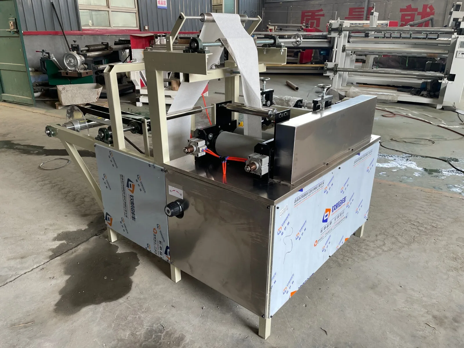 Factory Hot sales high-quality Cotton Pad Make up Rolled Face Cleaning Tissue Towel Winding Making Machine