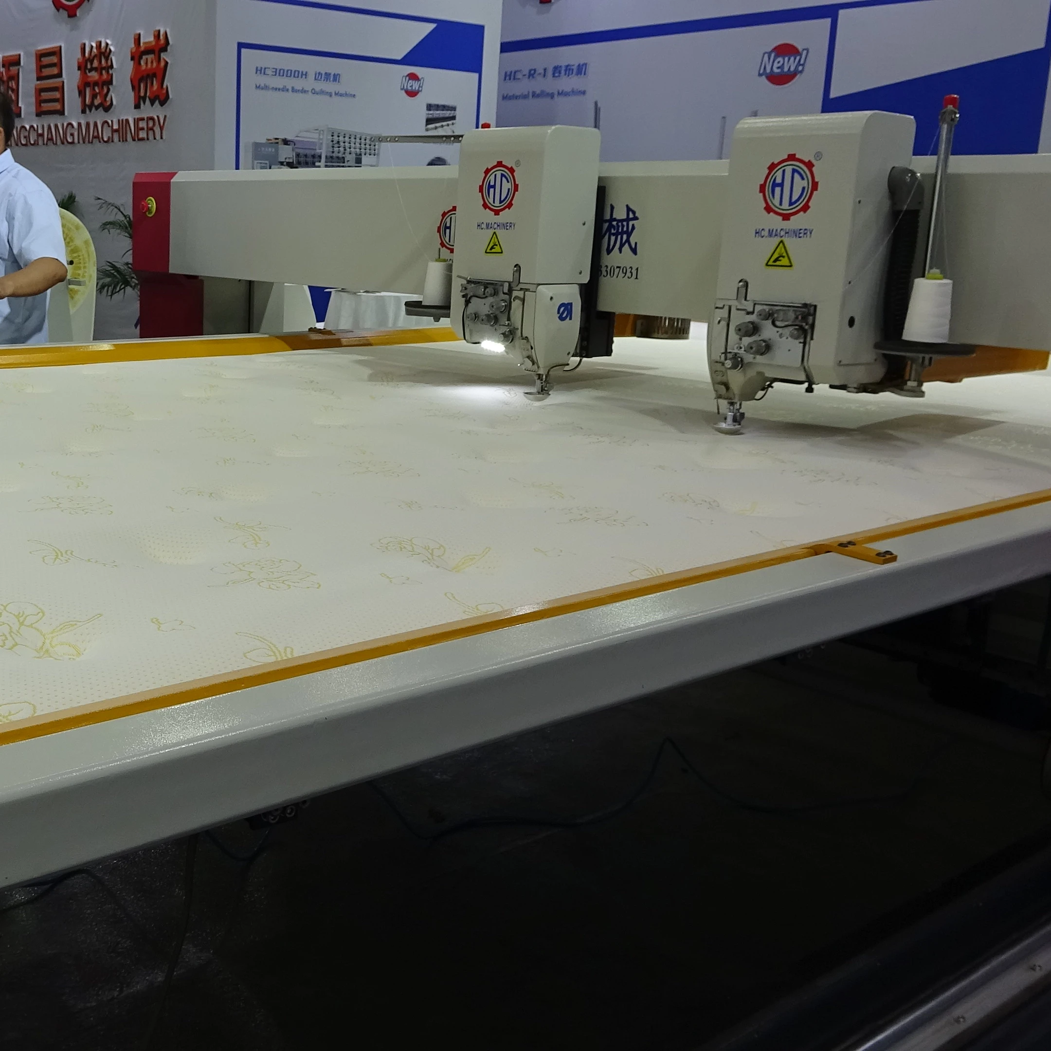 Компьютеризированная стегальная машина с двойной головкой, Высокоэффективная автоматическая одностежная стеганая машина HC-D3000
