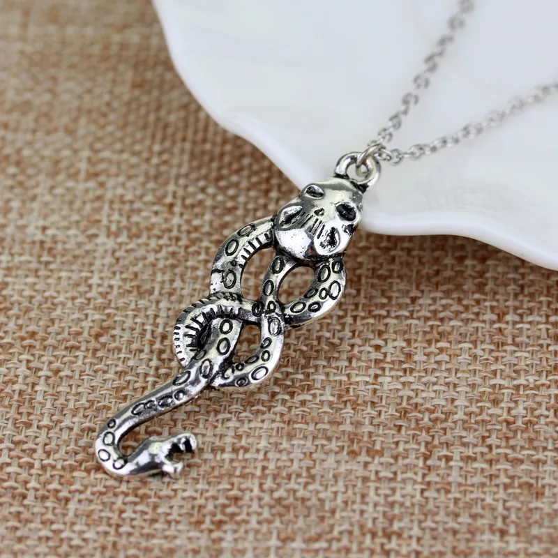 Wholesale Vintage Anime Neck Jewelry India Snake Necklace Stainless Steel Neck Chain Snake Pendant Necklace