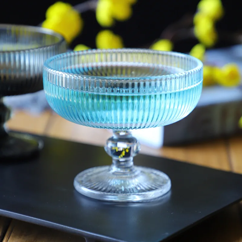 Wholesale Bar Cheap Vertical Lines Smoke Cocktail Glass Luxury Dessert Bowl Martini Ice Cream Bowls Champagne Coupe Glass Clear
