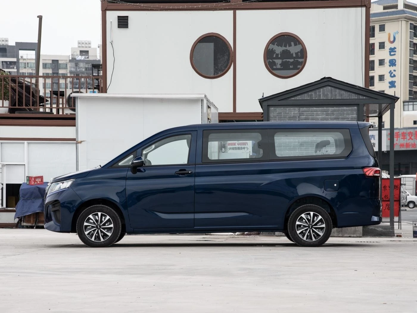 2023 Chinese brand BAW New Energy fast electric car MPV Luxury EV Car