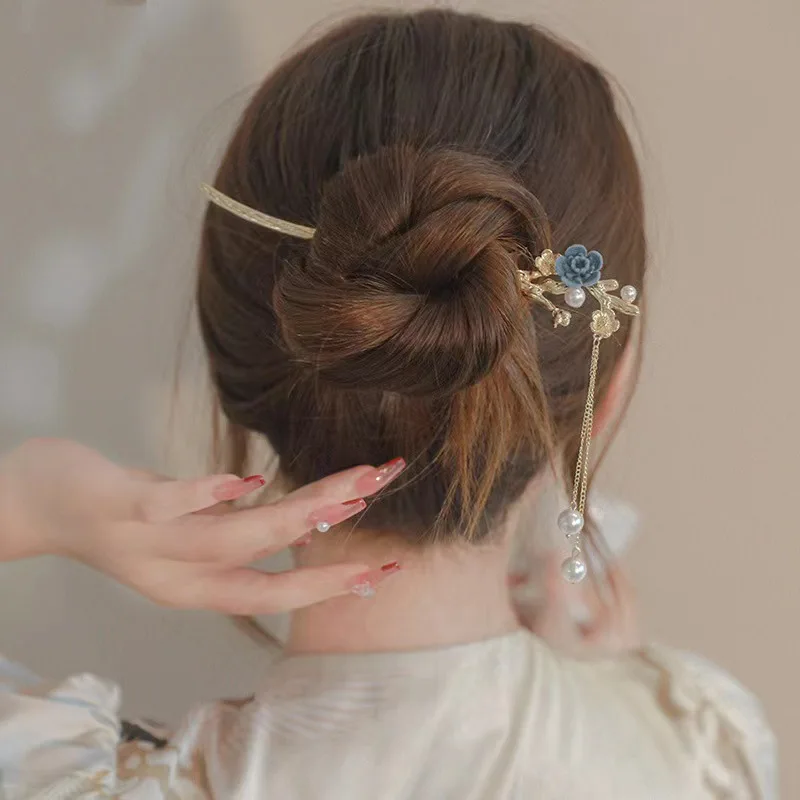 New Chinese Style Plum Blossom Flower Tassel Metal Hair Stick Hanfu Bridal Headdress Headwear Ancient Hairpin Style Step Shake