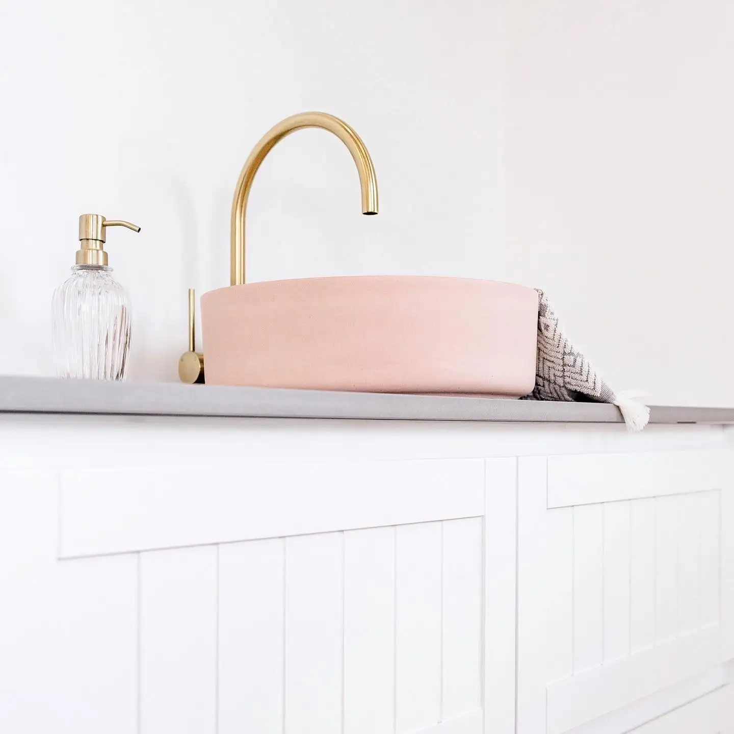 A Variety Of Colors High Quality Round Wash Basin Bathroom Cement Sink