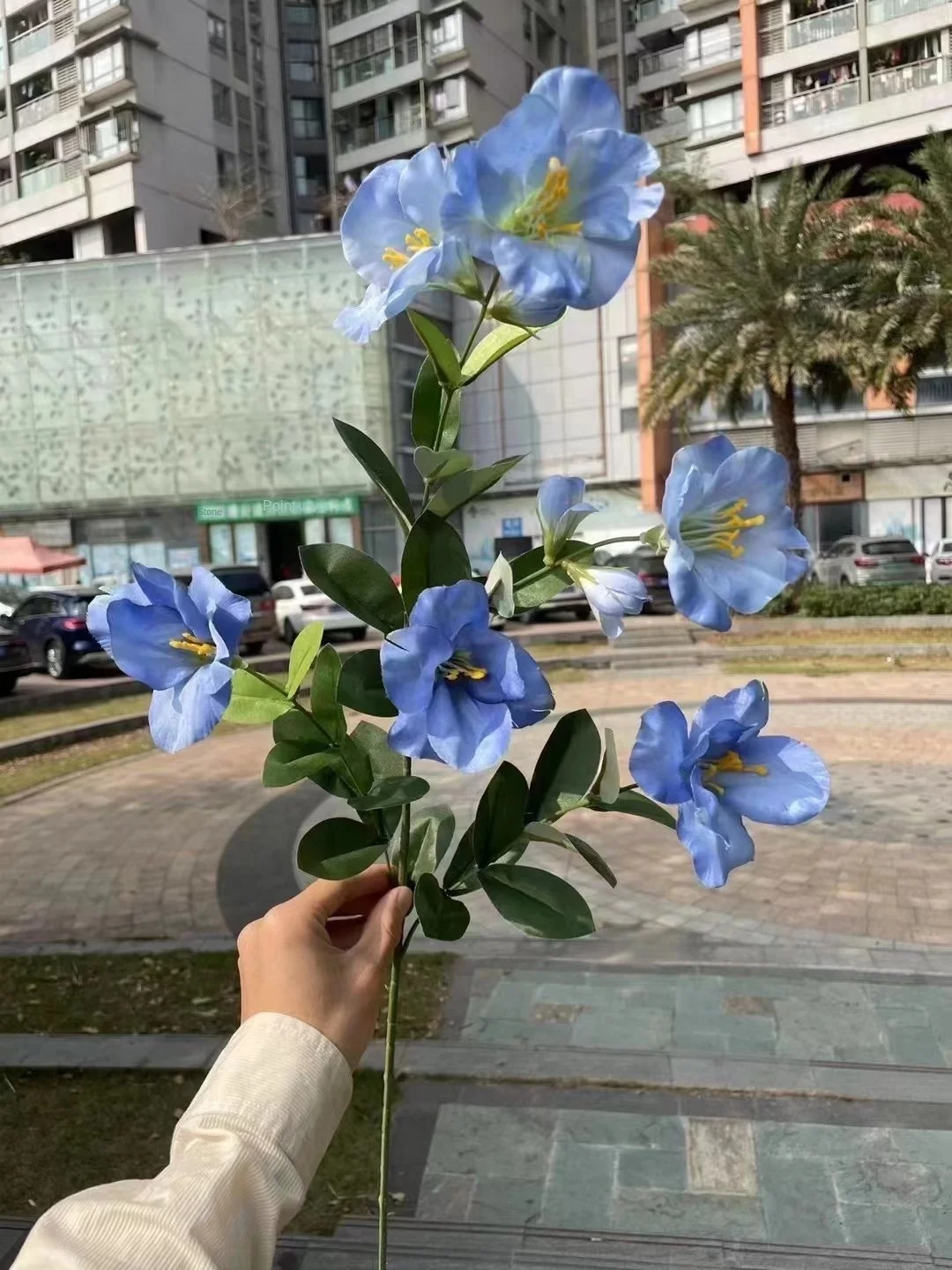 Сине-белая дымка Bauhinia Свадебный дорожный цветочный ряд оптом поддельные цветы для рождественских мероприятий